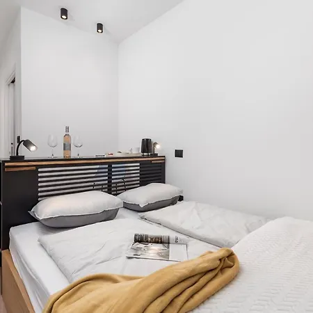 Deluxe Apartments & Rooms 