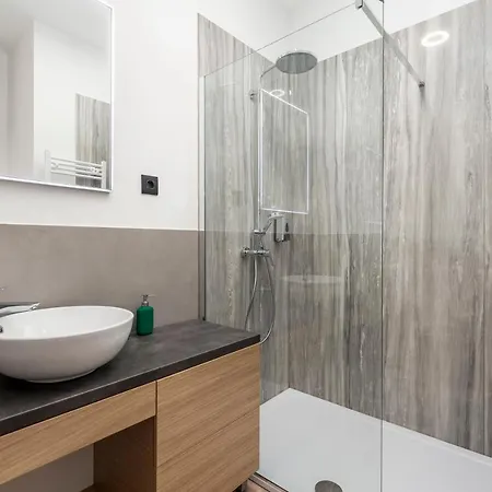 Deluxe Apartments & Rooms 