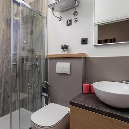 Deluxe Apartments & Rooms 