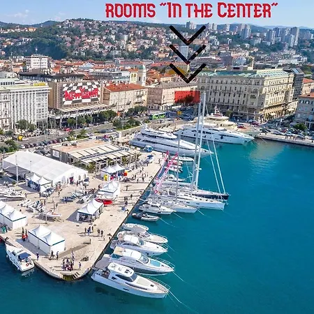 Deluxe Apartments & Rooms 